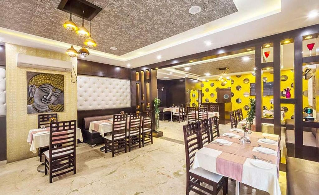 Bellevue Hotel Gwalior Bagian luar foto