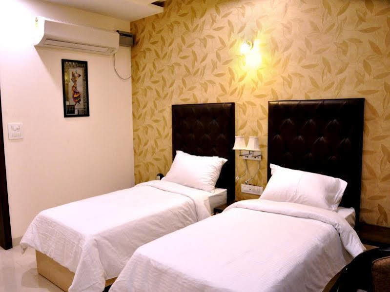 Bellevue Hotel Gwalior Bagian luar foto
